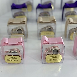 Hediye kutusunda kurdele süslemeli taşlı zikirmatik