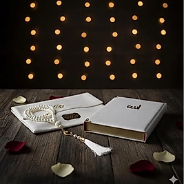 Hediye çantasında kuranı Kerim ve inci Tesbih 99 Lu