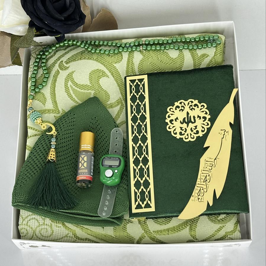 Erkeklere Özel Lüks Hediyelik Seccade Seti – Yasin Şerif, Tesbih, Takke, Esans ve Zikirmatik